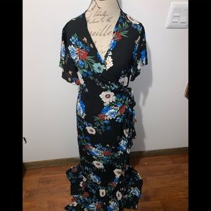 Romeo and Juliet Couture black floral wrap…